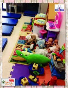 UNIEPRE brinquedos organizados no chão