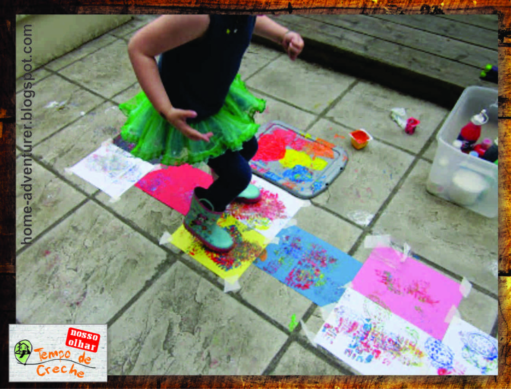 pulando amarelinha e pintando