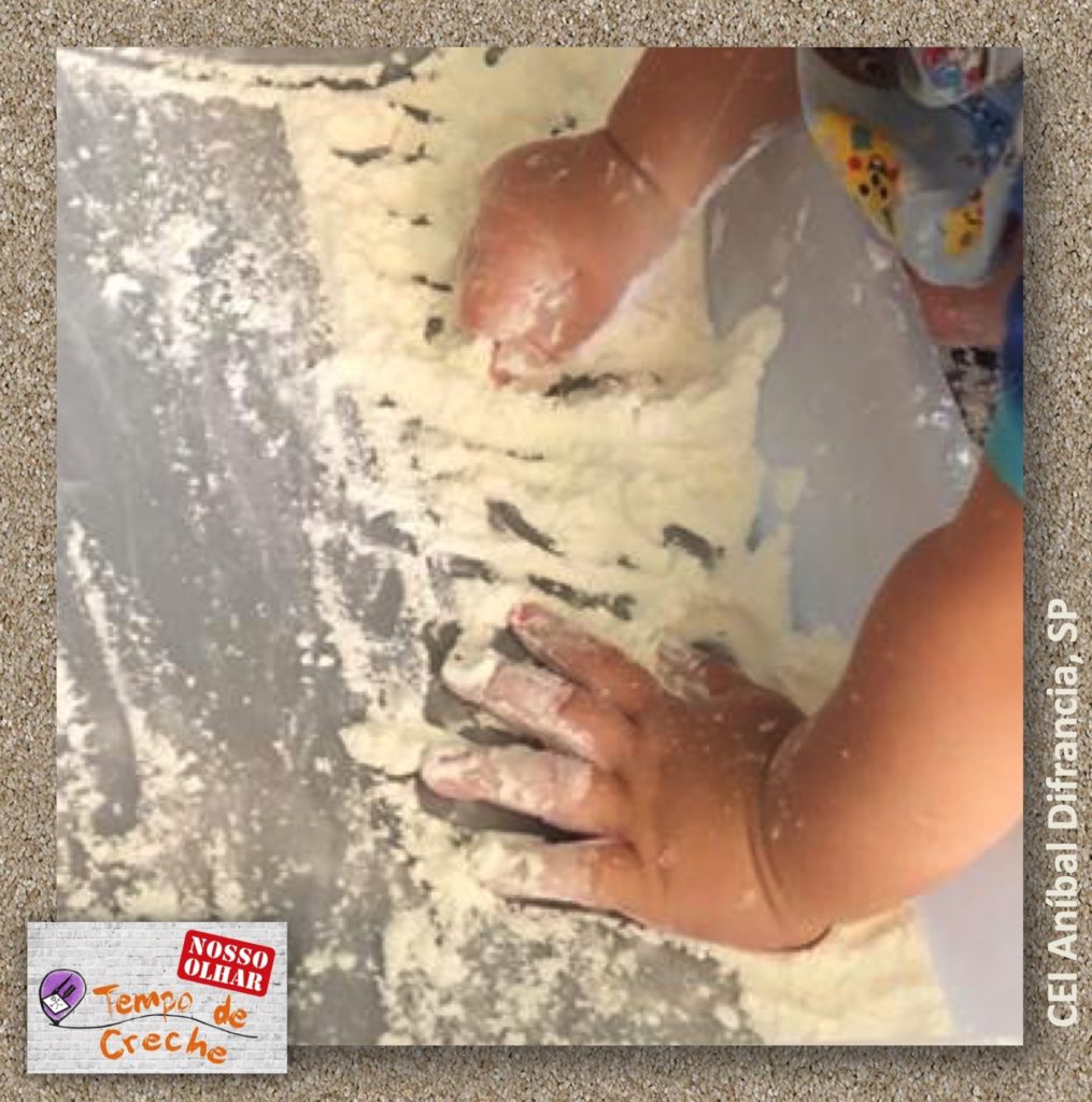 brincadeira com farinha