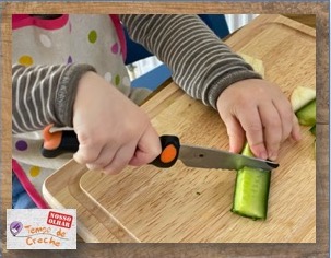 confiança e adaptação criança com faca